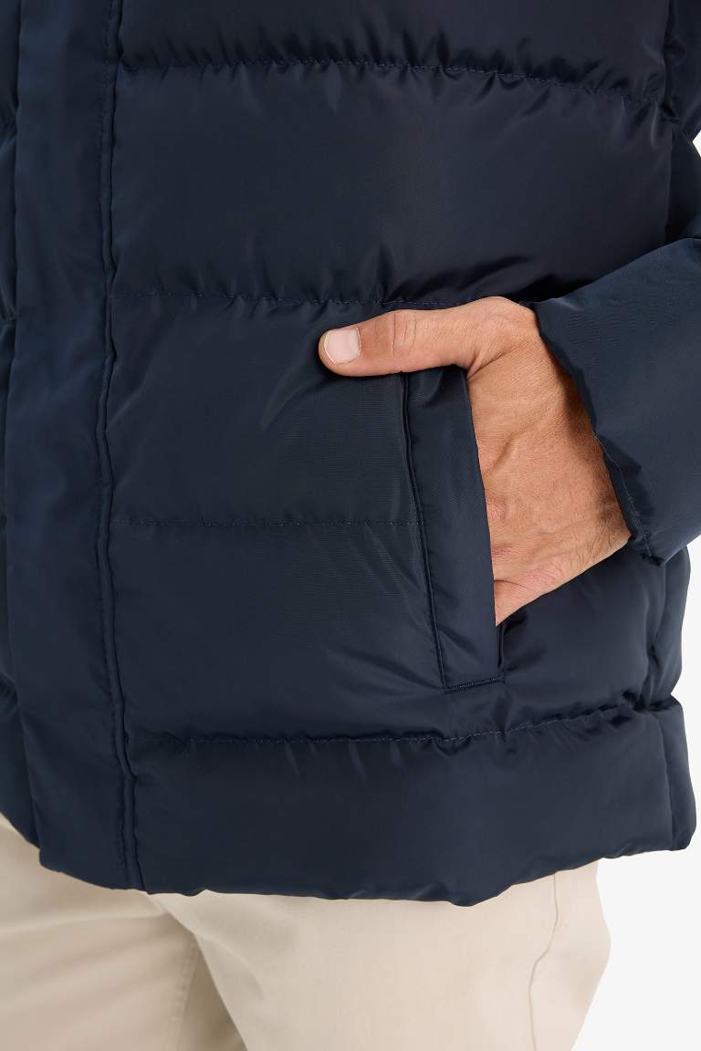 Regular Fit Kapüşonlu Şişme Mont Fermuarlı Çıtçıt Kapamalı Cepli