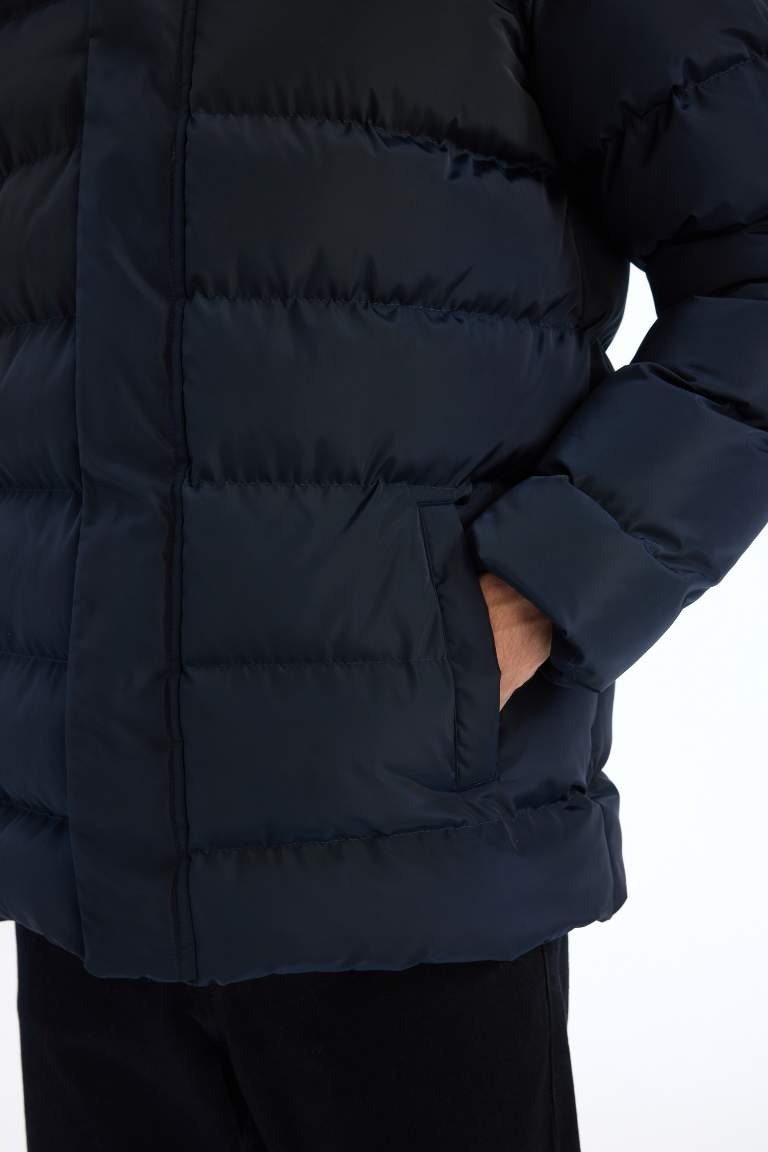 Regular Fit Kapüşonlu Şişme Mont Fermuarlı Çıtçıt Kapamalı Cepli