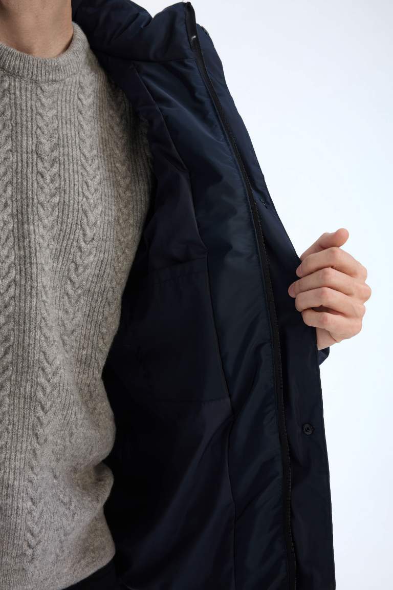Regular Fit Kapüşonlu Şişme Mont Fermuarlı Çıtçıt Kapamalı Cepli