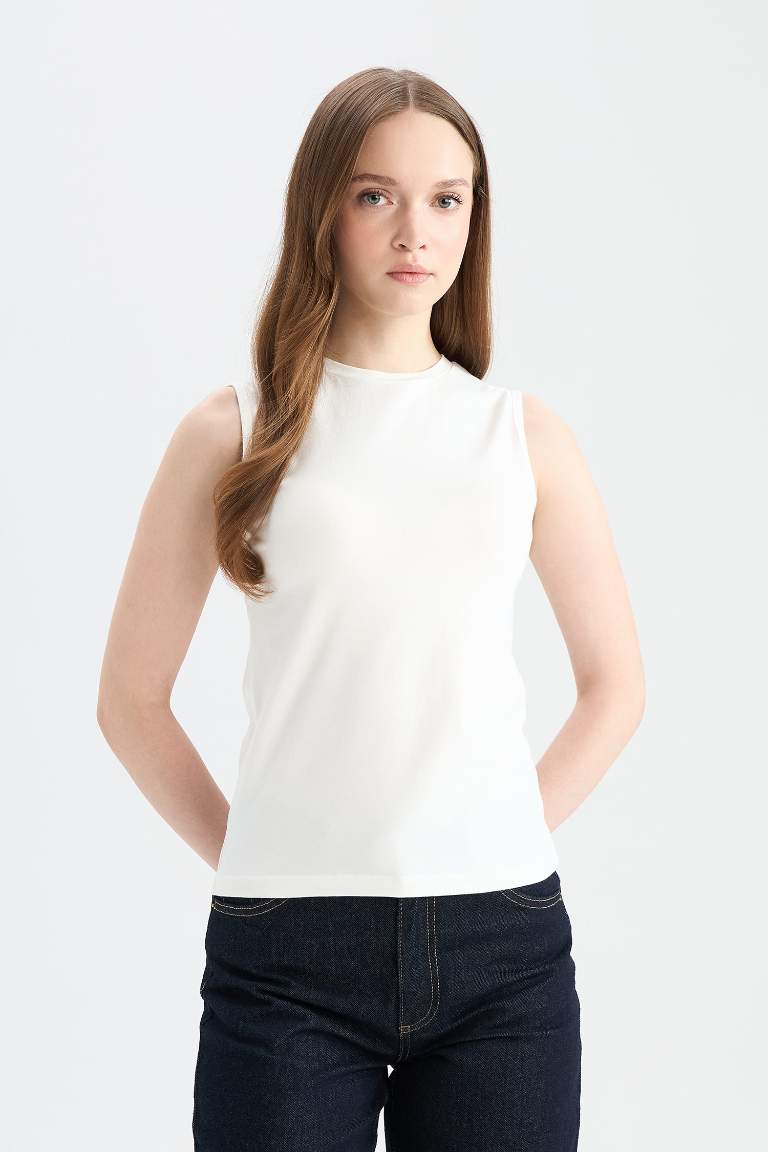 Regular Fit Crew Neck Basic Sleeveless Blouse