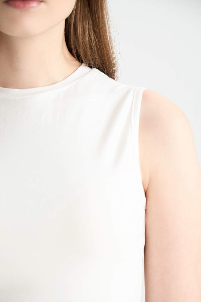 Regular Fit Crew Neck Basic Sleeveless Blouse