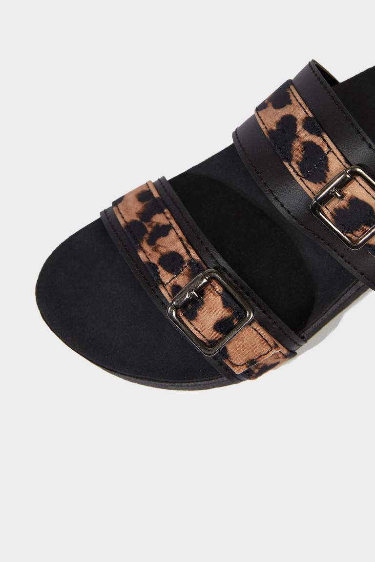 Kız Çocuk Leopar Desenli Düz Taban Terlik