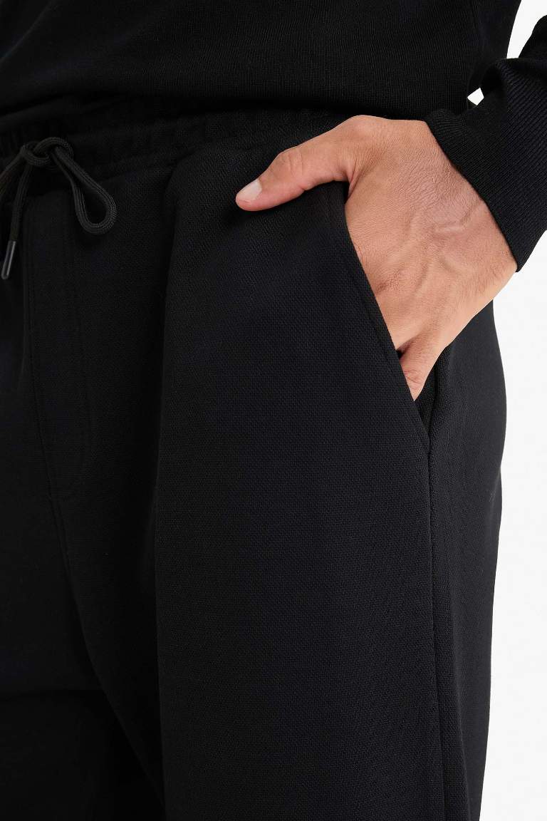 بنطرون بجامة رياضي قصة عادية برجل عادي