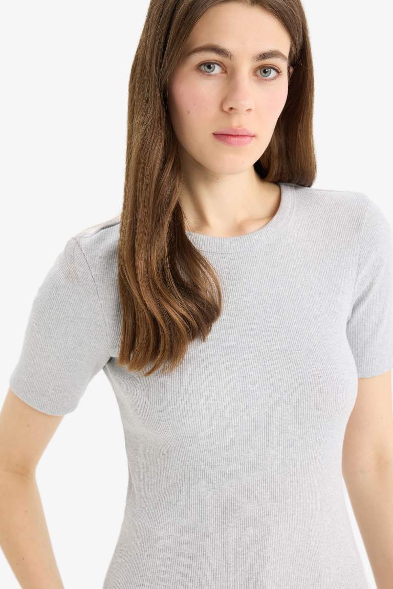 T-shirt slim basique en ribana côtelée à col rond pour fille