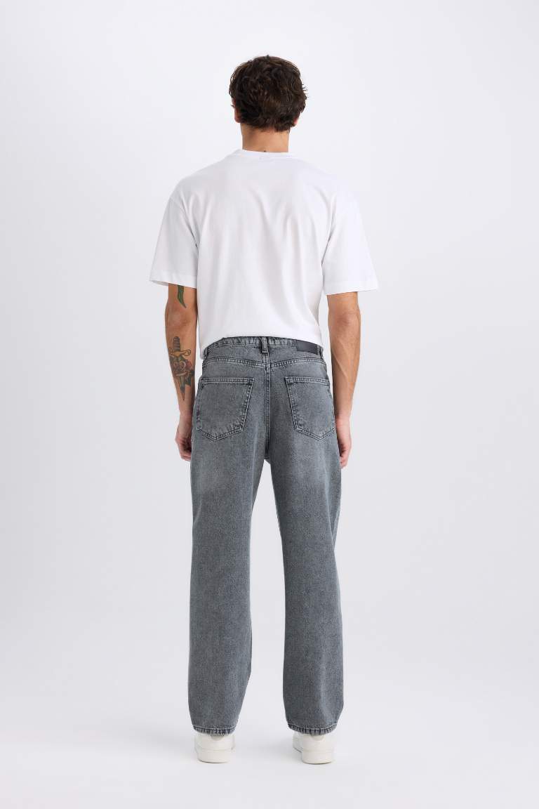 Baggy Fit Wide Leg Washed Jeans