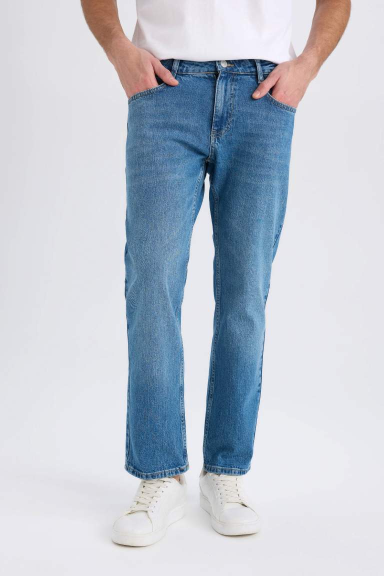 Pantalon Jean droit taille normale à coupe régulière