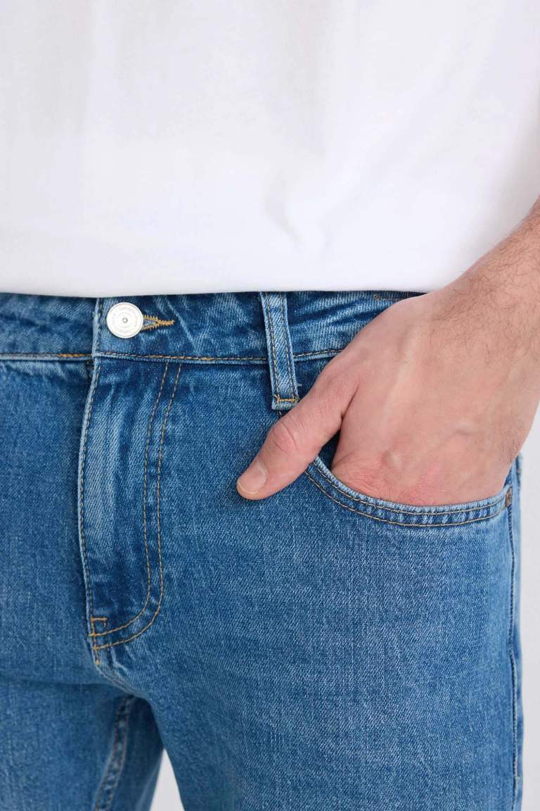 Pantalon Jean droit taille normale à coupe régulière