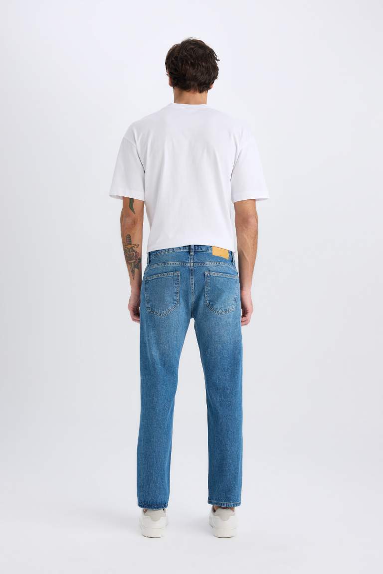 Pantalon Jean droit taille normale à coupe régulière