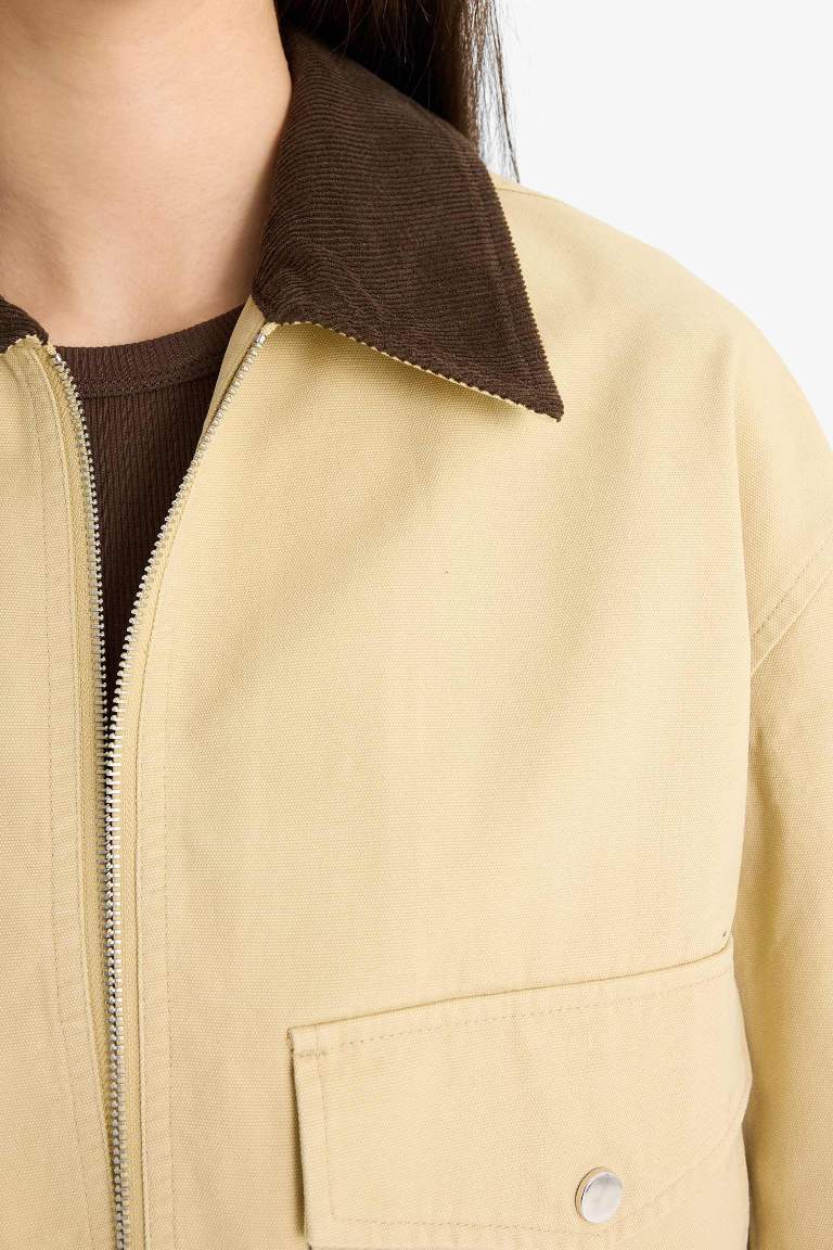 Regular Fit Kontrast Yakalı Fermuarlı Cepli Crop Mont