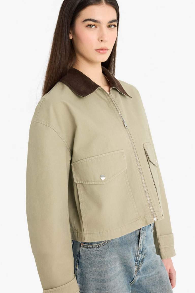 Regular Fit Kontrast Yakalı Fermuarlı Cepli Crop Mont