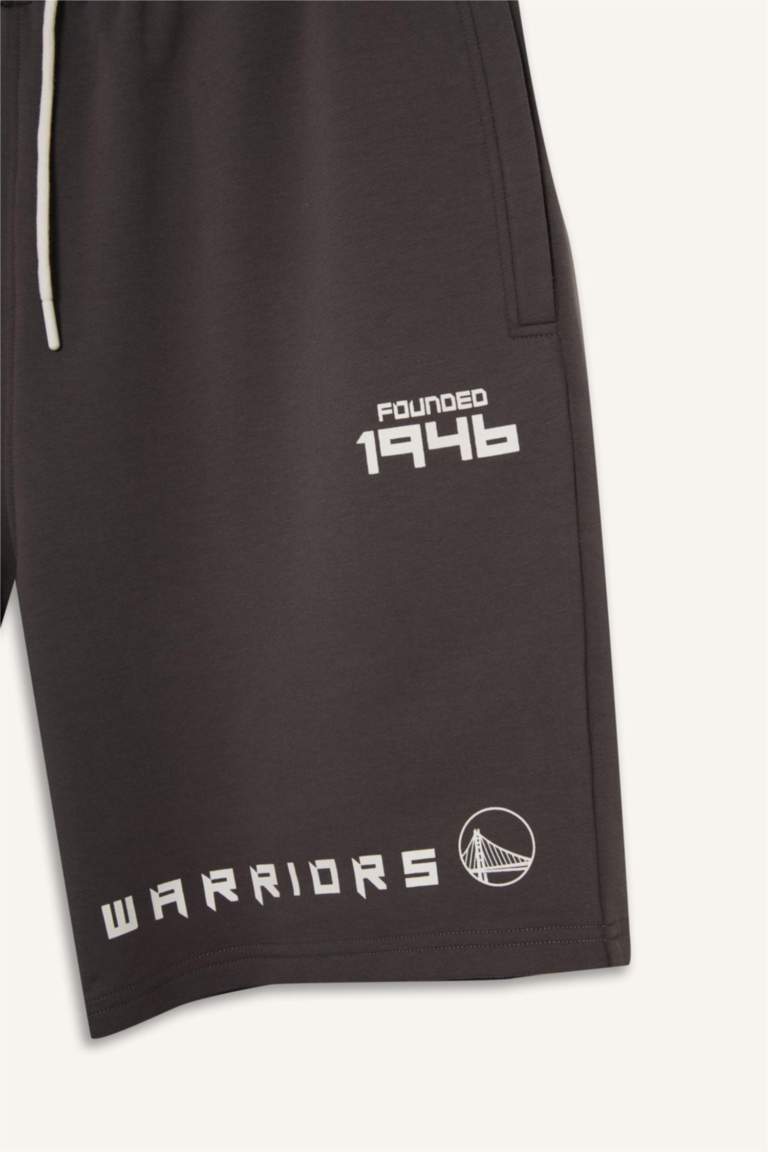 Шорты DeFactoFit NBA Golden State Warriors стандартной длины и посадки.