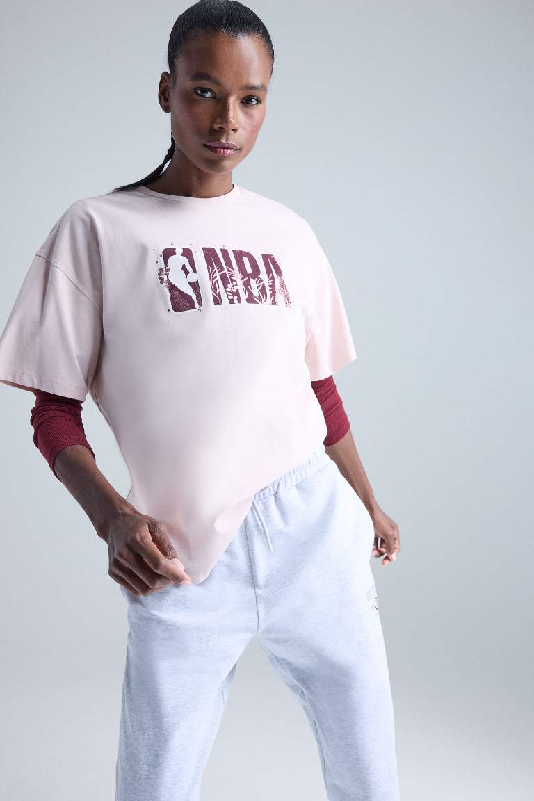 %100 Pamuk DeFactoFit NBA Wordmark Oversize Geniş Kalıp Bisiklet Yaka Sporcu Kısa Kollu Tişört