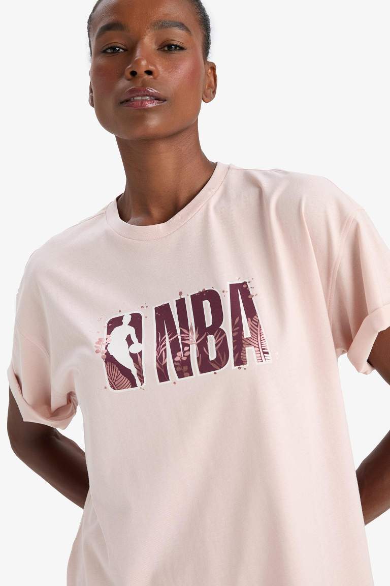 %100 Pamuk DeFactoFit NBA Wordmark Oversize Geniş Kalıp Bisiklet Yaka Sporcu Kısa Kollu Tişört
