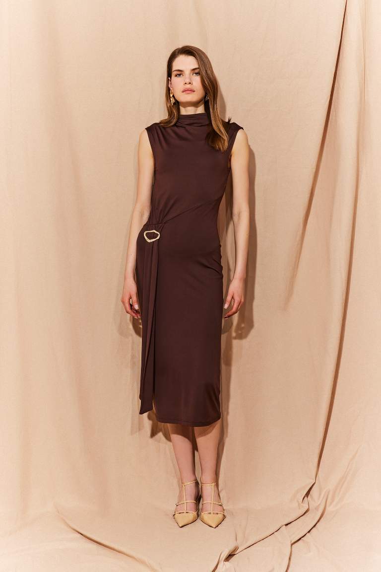 Bodycon Vücudu Saran Balıkçı Yaka Basic Düz Tokalı Kolsuz Midi Abiye Elbise