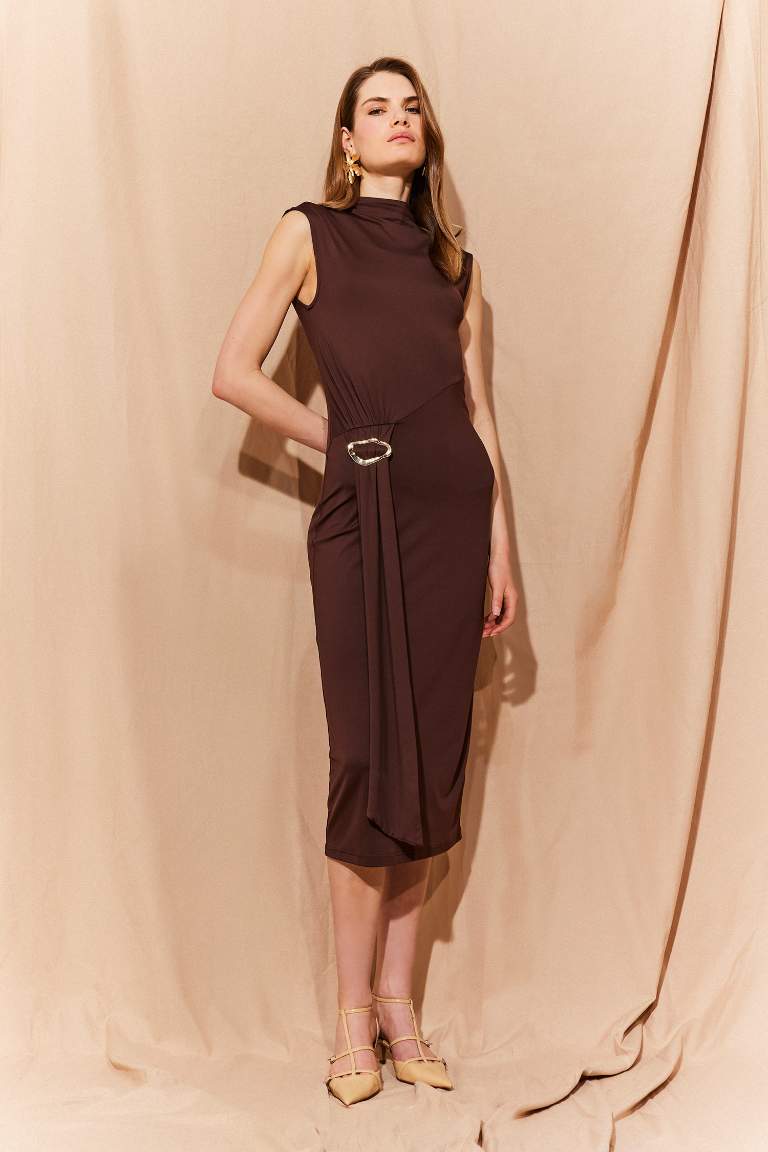 Bodycon Vücudu Saran Balıkçı Yaka Basic Düz Tokalı Kolsuz Midi Abiye Elbise
