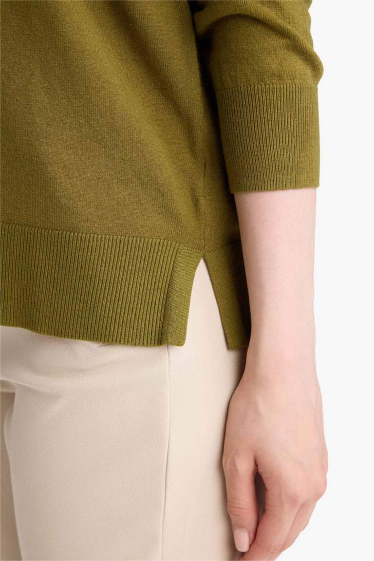 Регулярный крой V-образный свитер