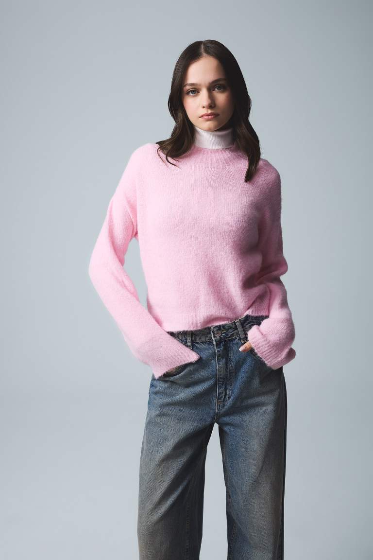 Pull tricot basique sans couture à col rond et coupe régulière