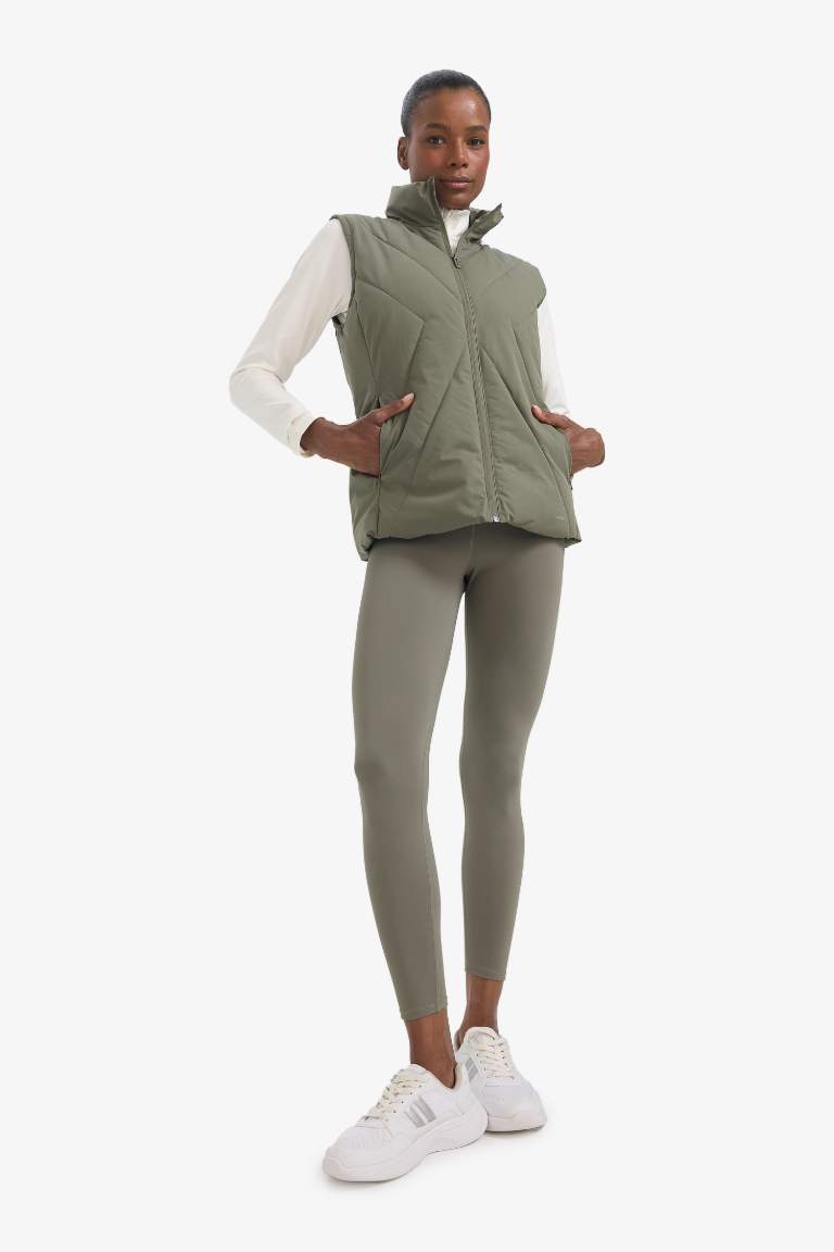 Спортивный водонепроницаемый жилет на молнии DeFactoFit Slim Fit