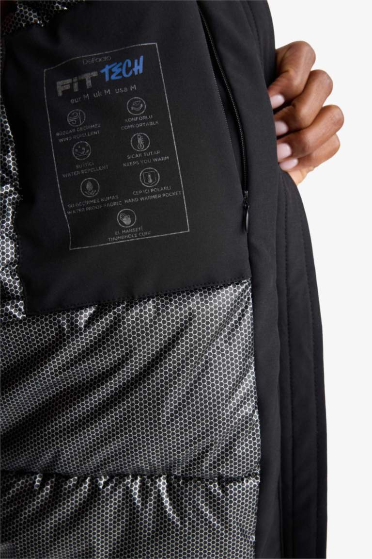 Jacket zippée à capuche imperméable avec doublure en polaire de DeFactoFit