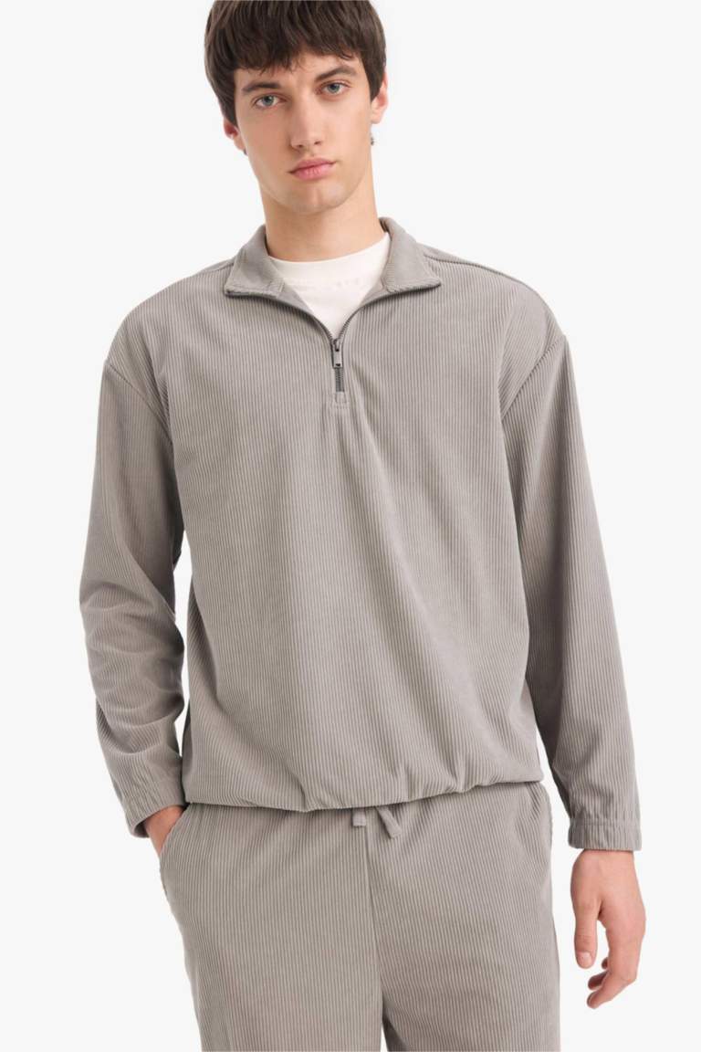 سويت شيرت أوفر سايز برقبة عالية بساق بسحاب