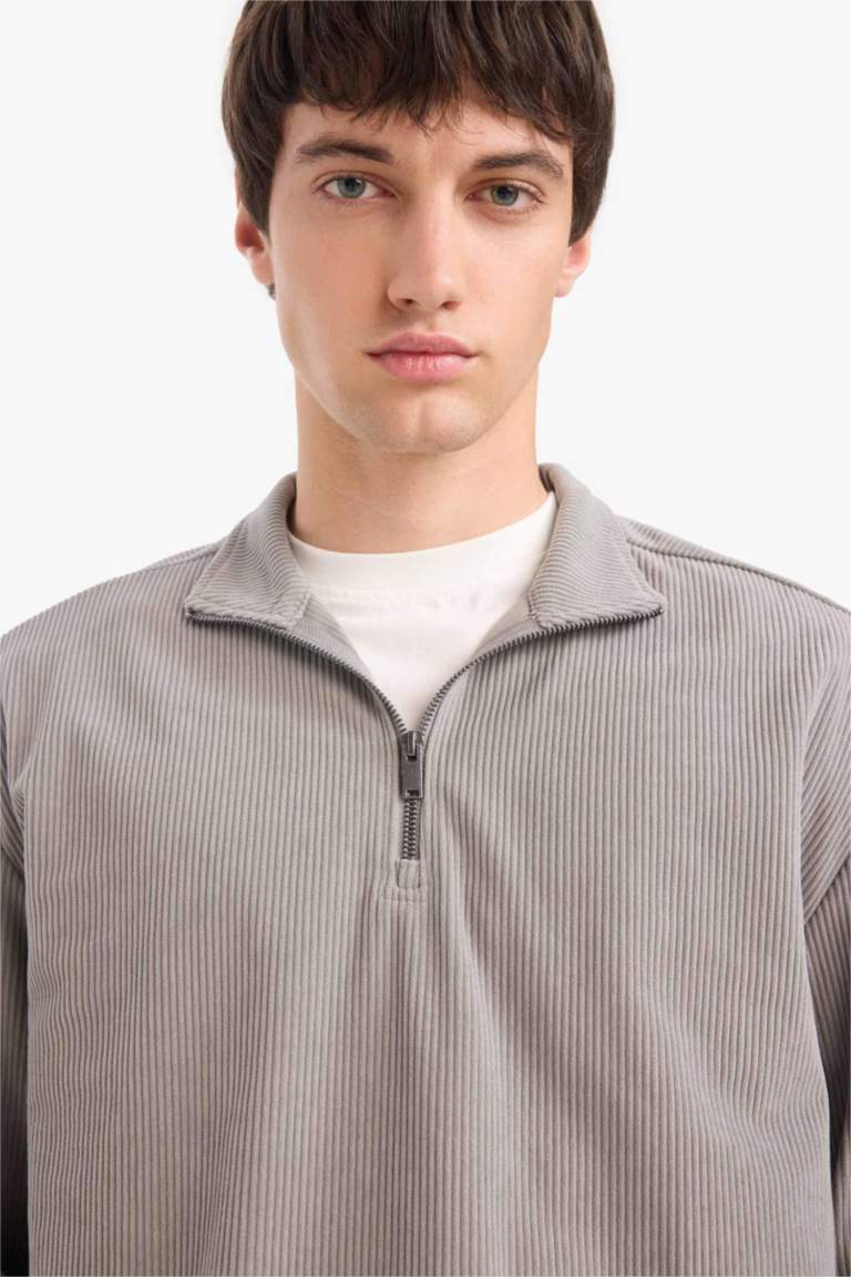 سويت شيرت أوفر سايز برقبة عالية بساق بسحاب