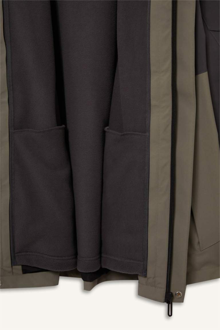 Водоотталкивающее Regular Fit ветровка с капюшоном DeFactoFit