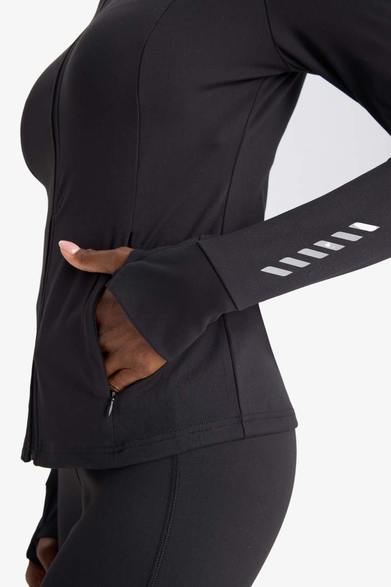 جاكيت رياضي سليم فيت بياخة عالية من DeFactoFit