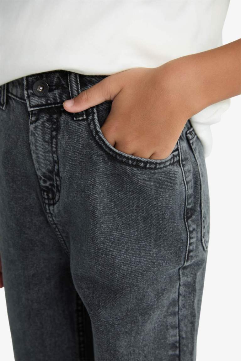 Boy Wide Leg Straight Leg Jeans
