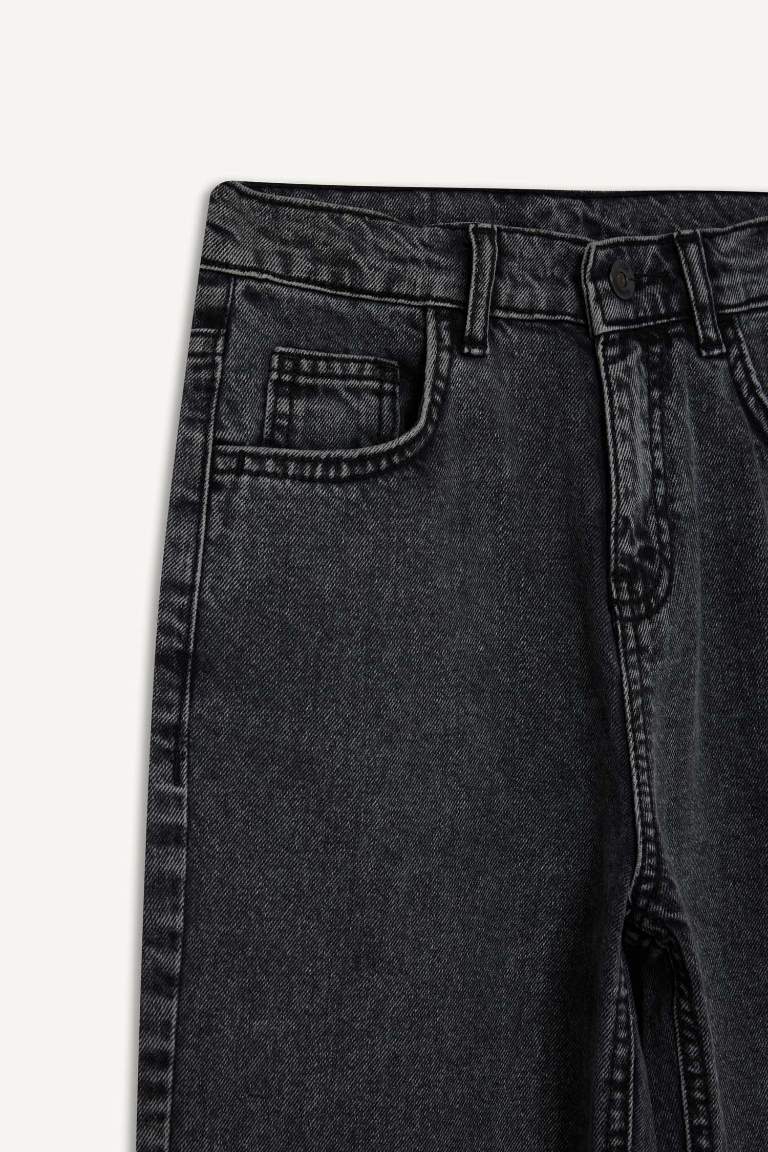 Boy Wide Leg Straight Leg Jeans