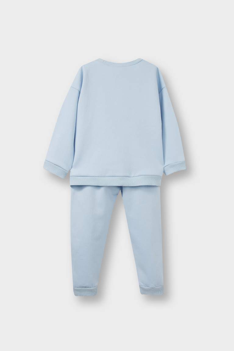 طقم بيبي بناتي بطبعة شعار قماش خفيف قصة عادية - قطعتين