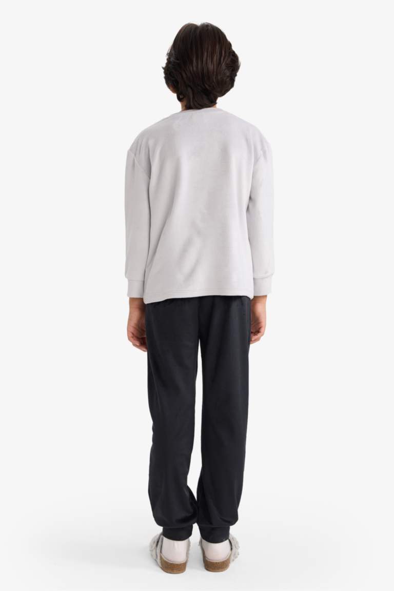 سيت بجامة ولادي مخمل قصة عادية - قطعتين