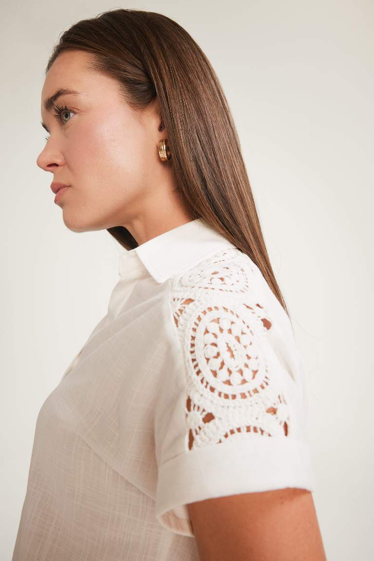 Chemise en coton flammé à manches courtes avec dentelle Coupe régulière