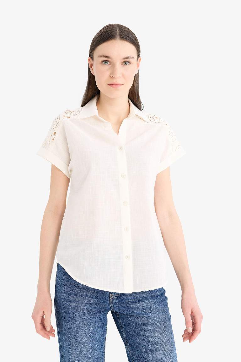 Chemise en coton flammé à manches courtes avec dentelle Coupe régulière