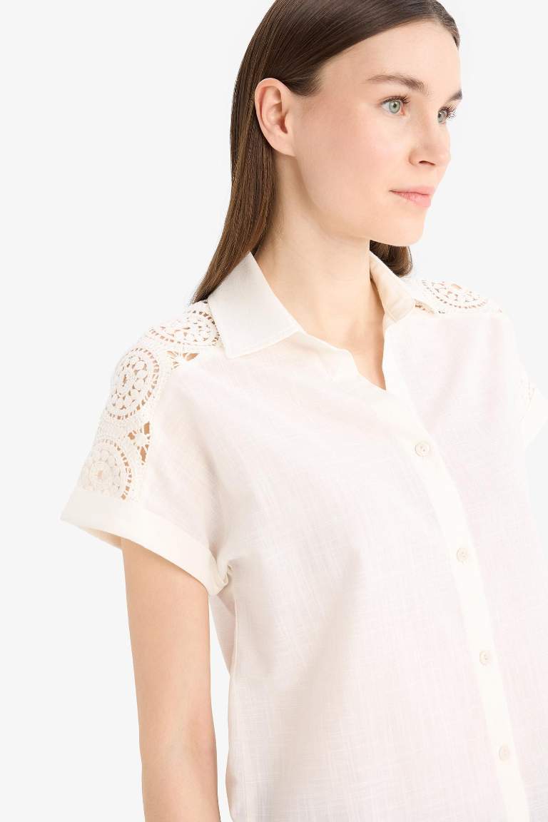 Chemise en coton flammé à manches courtes avec dentelle Coupe régulière