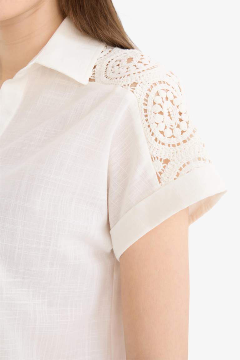 Chemise en coton flammé à manches courtes avec dentelle Coupe régulière