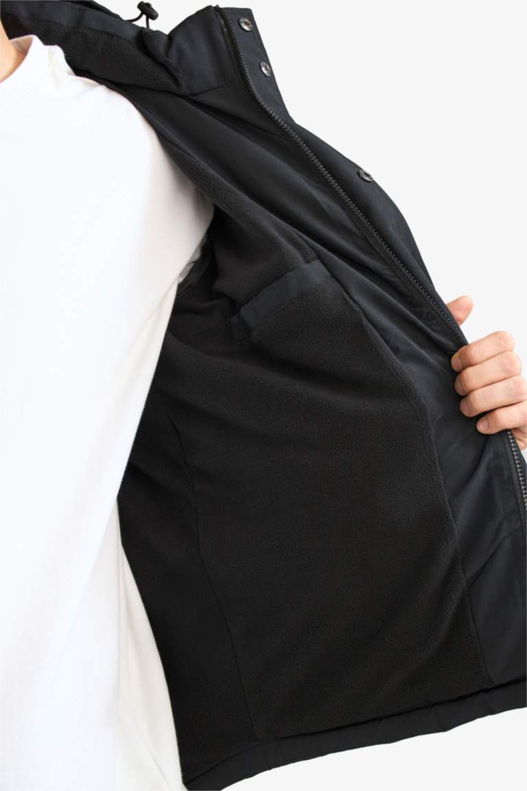 Водонепроницаемая куртка Slim Fit с капюшоном и флисовой подкладкой