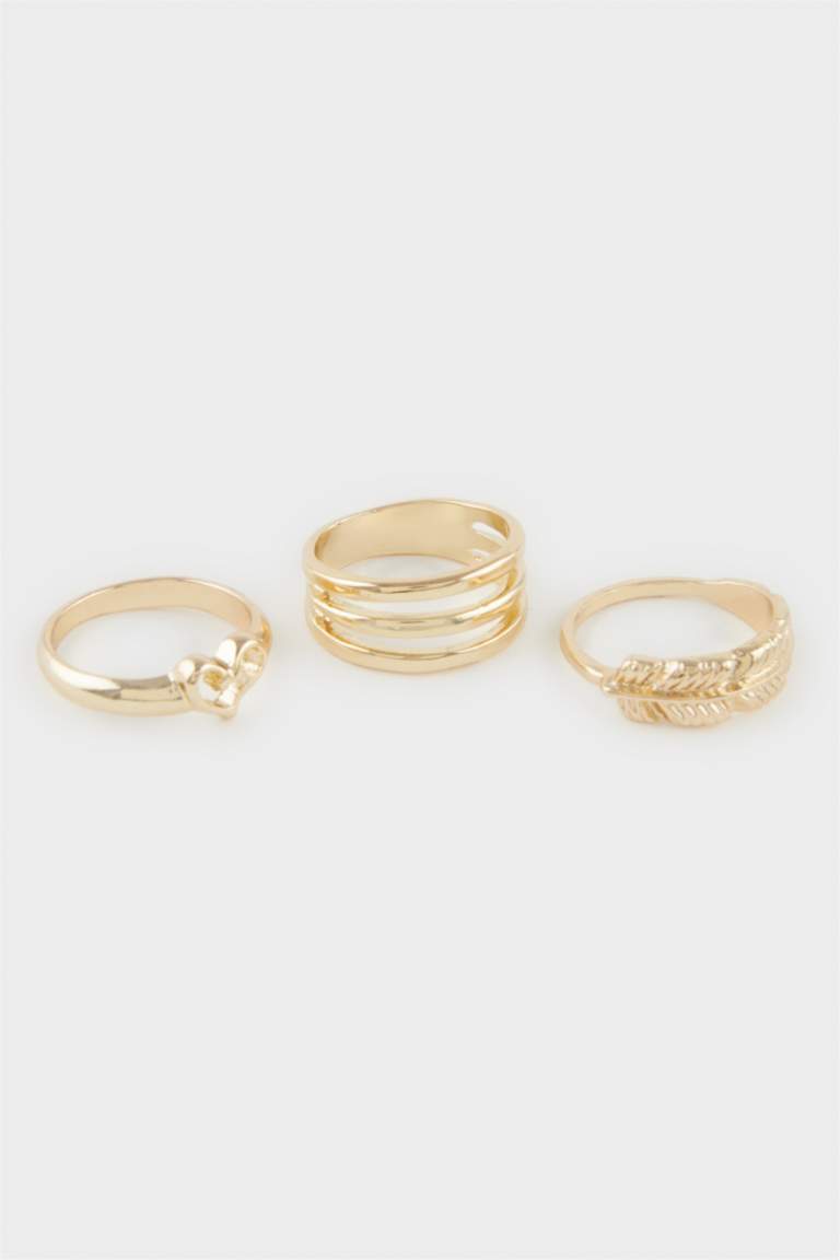 Woman 7 Piece Gold Ring