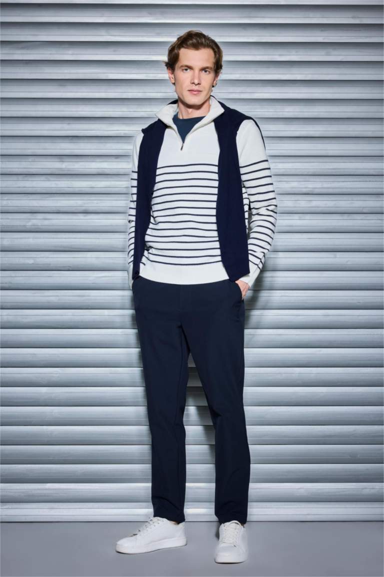 Standart Fit Yarım Fermuarlı Çizgili Triko Kazak