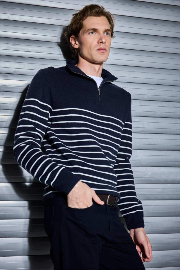 Standart Fit Yarım Fermuarlı Çizgili Triko Kazak