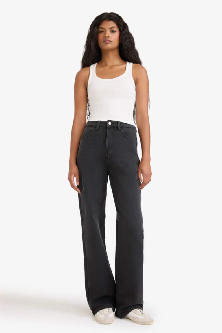 Джинсы Relax Fit с высоким поясом и прямыми штанинами