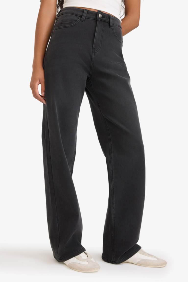 Джинсы Relax Fit с высоким поясом и прямыми штанинами