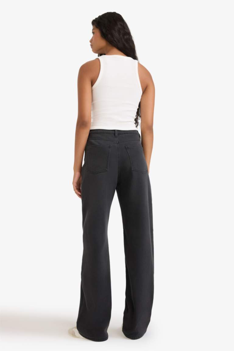 Джинсы Relax Fit с высоким поясом и прямыми штанинами