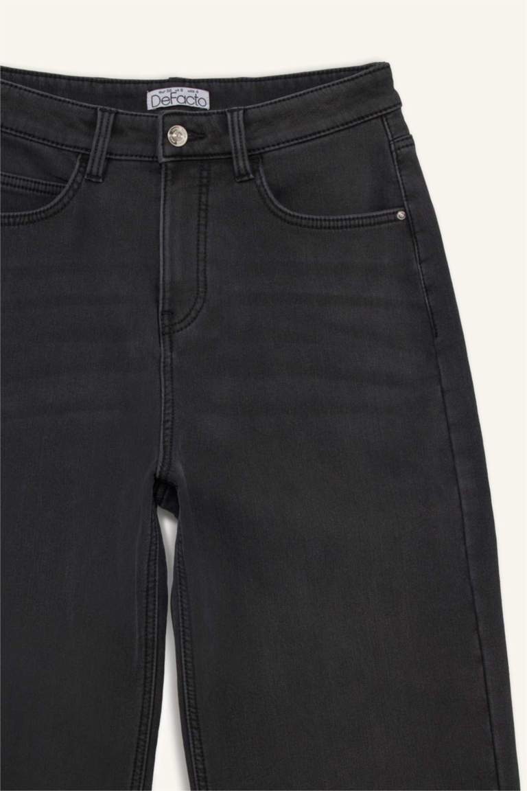 Джинсы Relax Fit с высоким поясом и прямыми штанинами