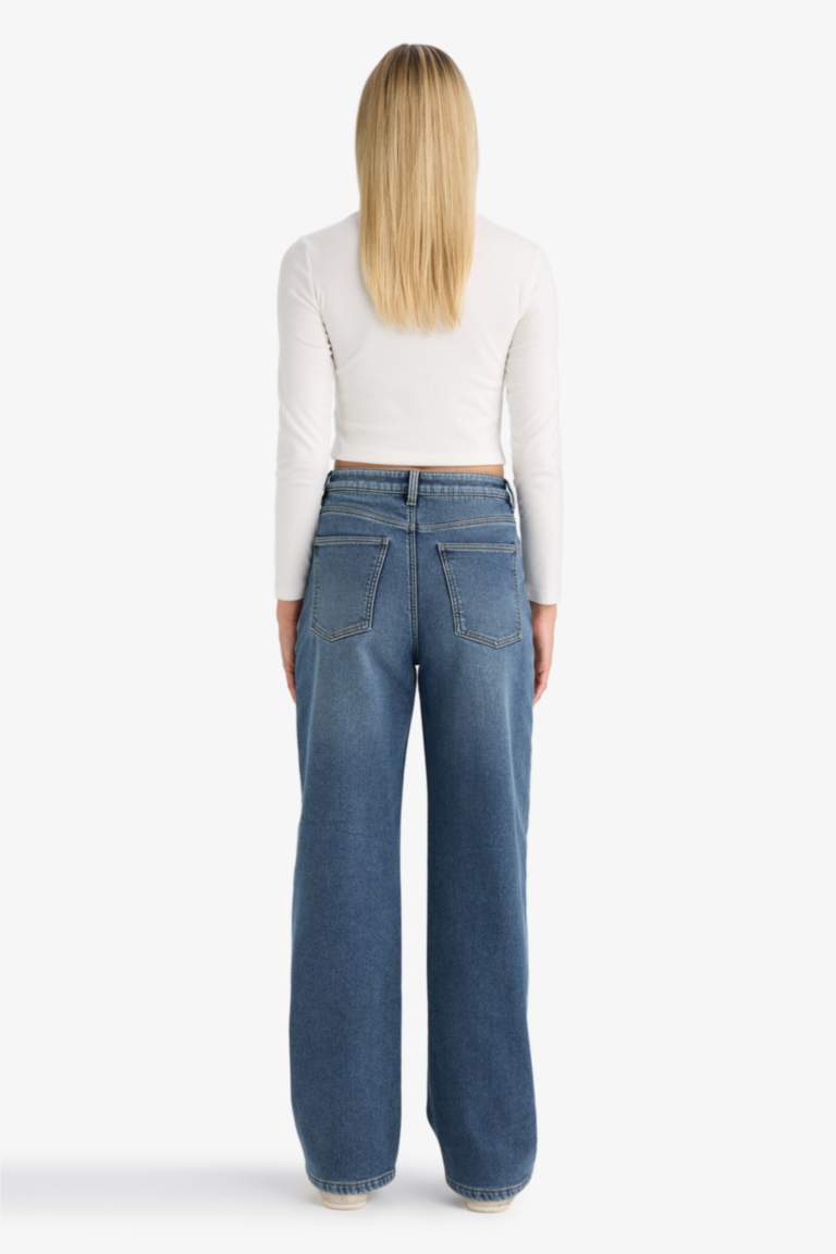 Джинсы Relax Fit с высоким поясом и прямыми штанинами