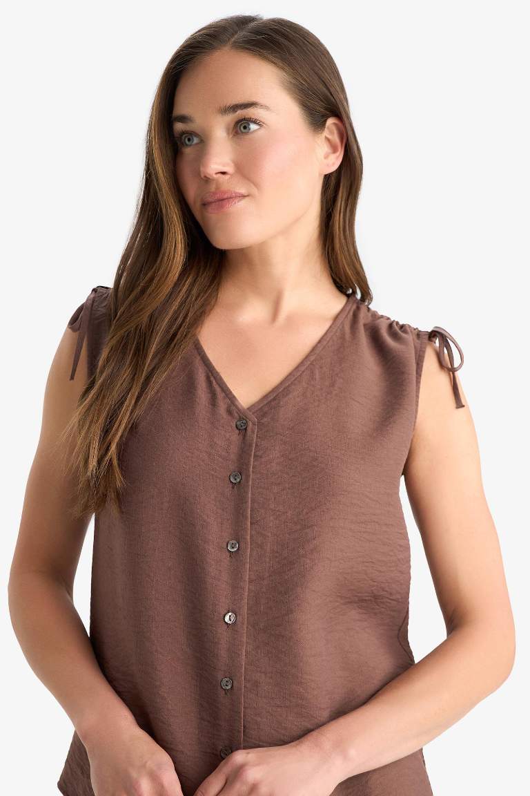 Blouse froncée sans manches à col en V