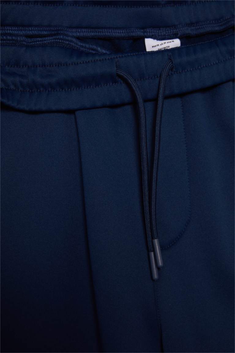 Standard Fit Jogger