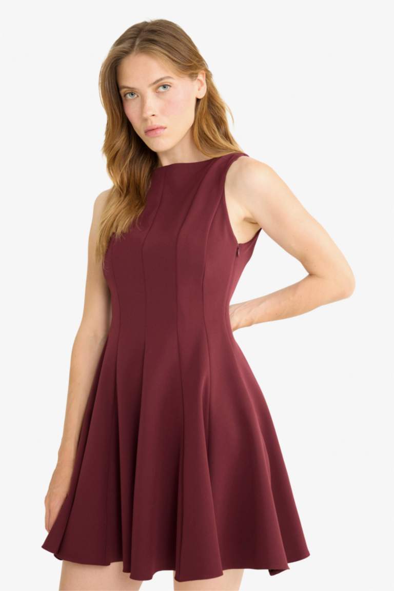 فستان نص كم قصير بدون كم بياقة قارب