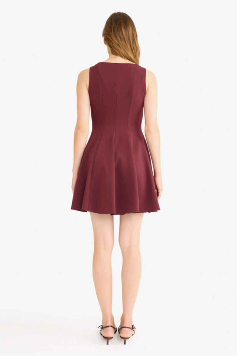 فستان نص كم قصير بدون كم بياقة قارب