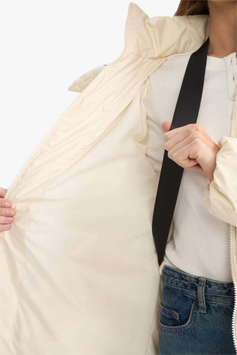 Relax Fit Kapüşonlu Fermuarlı Şişme Parka