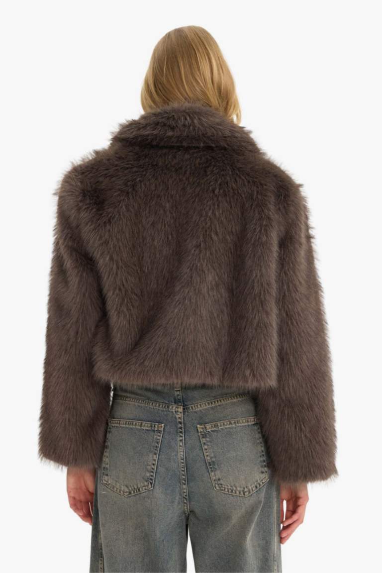 Veste en fausse fourrure marron Coupe régulière